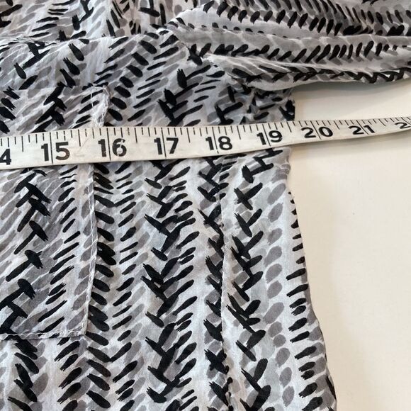 Bella Dahl BLACK and gray lightweight blouse with #design size extra small - Picture 5 of 7